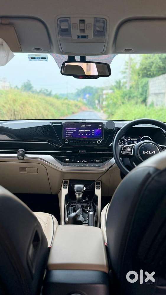 Kia Carens 2024 Petrol Well Maintained