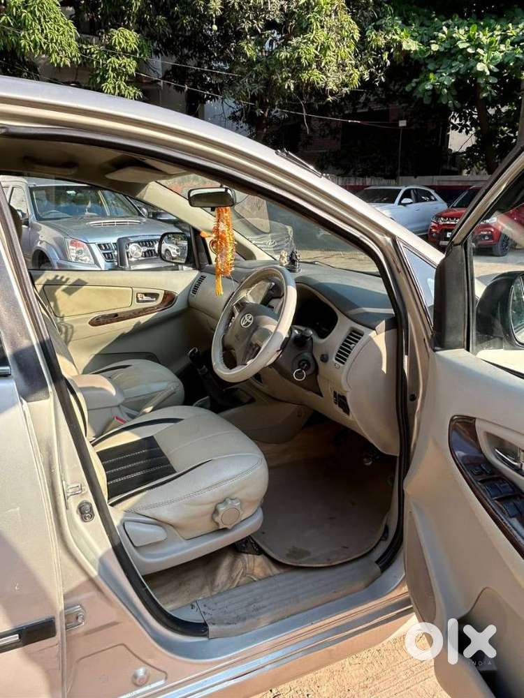 Toyota Innova 2.5 V 7 Str, 2013, Diesel