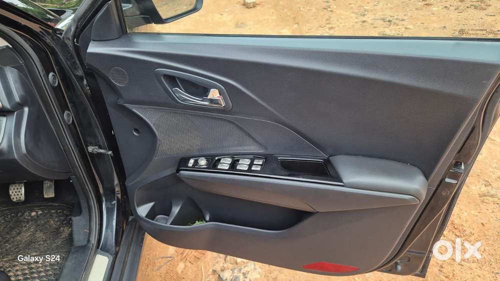 Mahindra Xuv300 W8 Option, 2023, Petrol