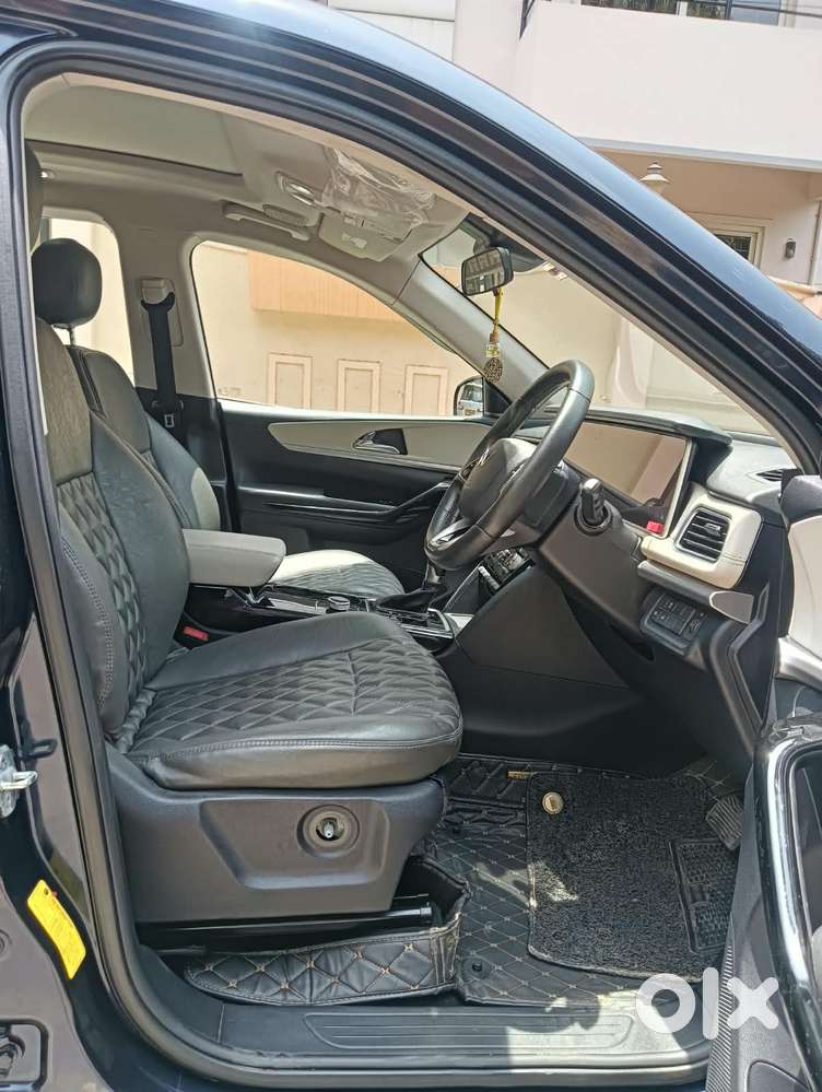 Mahindra Xuv700 2.0 Ax 7 Petrol At Luxury Pack Str, 2022, Petrol