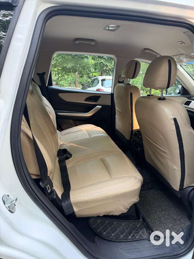 Mahindra Xuv700 Mx Petrol Mt 5 Str (e), 2022, Petrol