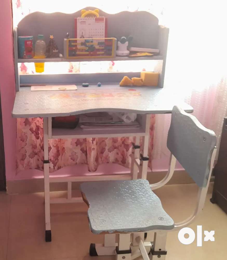 Kids study on sale table olx