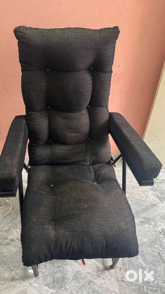 Black Recliner Chair with Cushioned Backrest