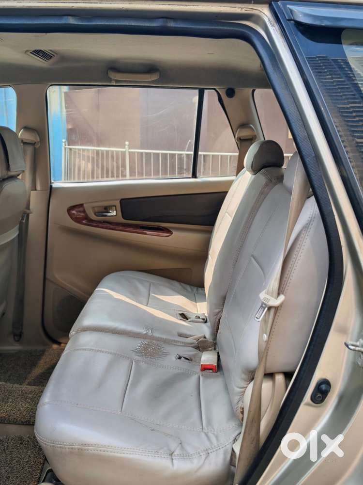 Toyota Innova 2004-2011 2.5 V Diesel 8-seater, 2007, Diesel