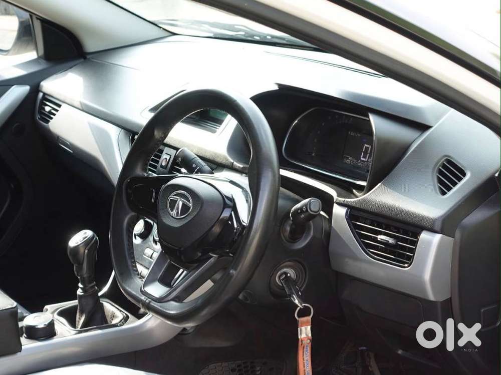Tata Nexon, 2023, Petrol