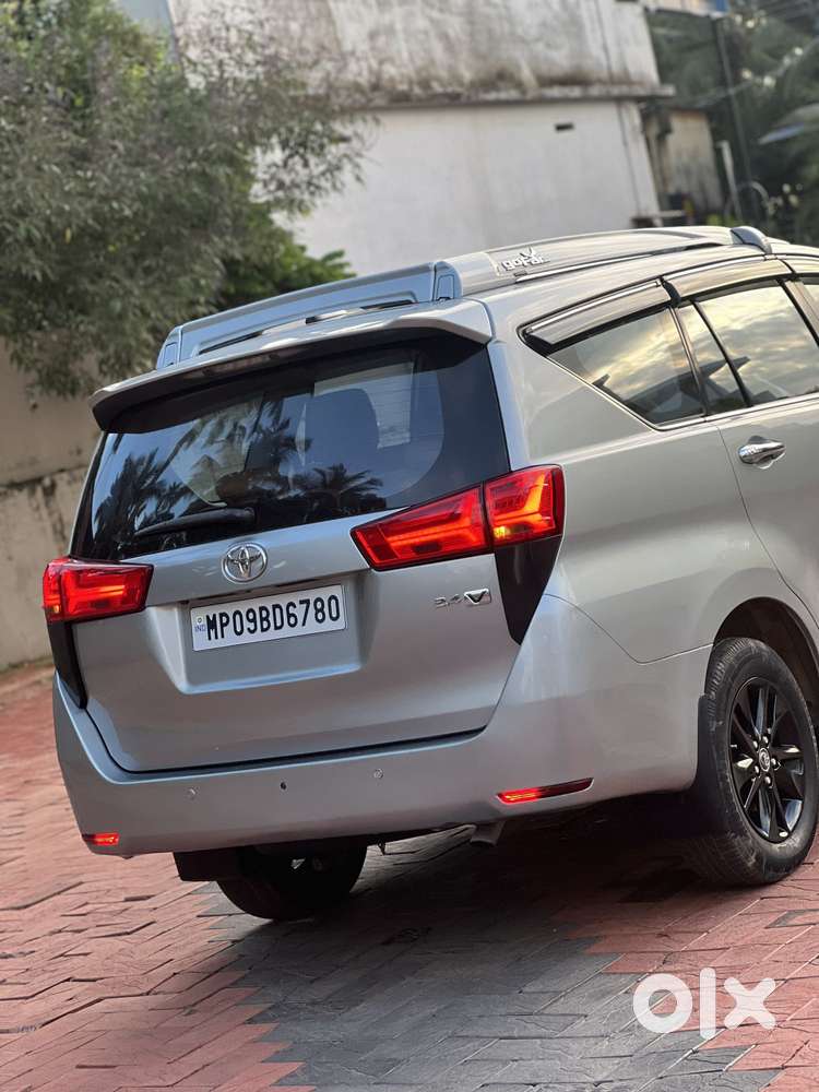 Toyota Innova Crysta 2.4 V, 2016, Diesel