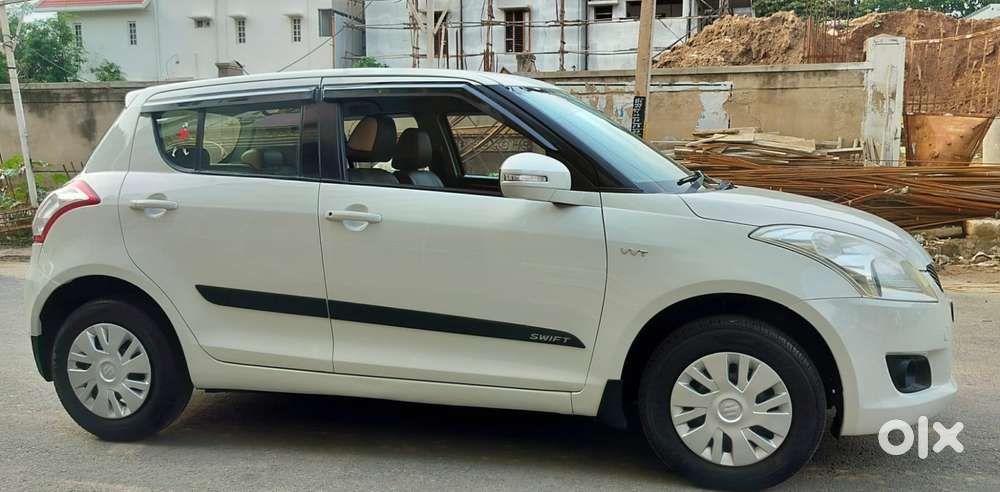 Maruti Suzuki Swift Vxi + Manual, 2011, Petrol