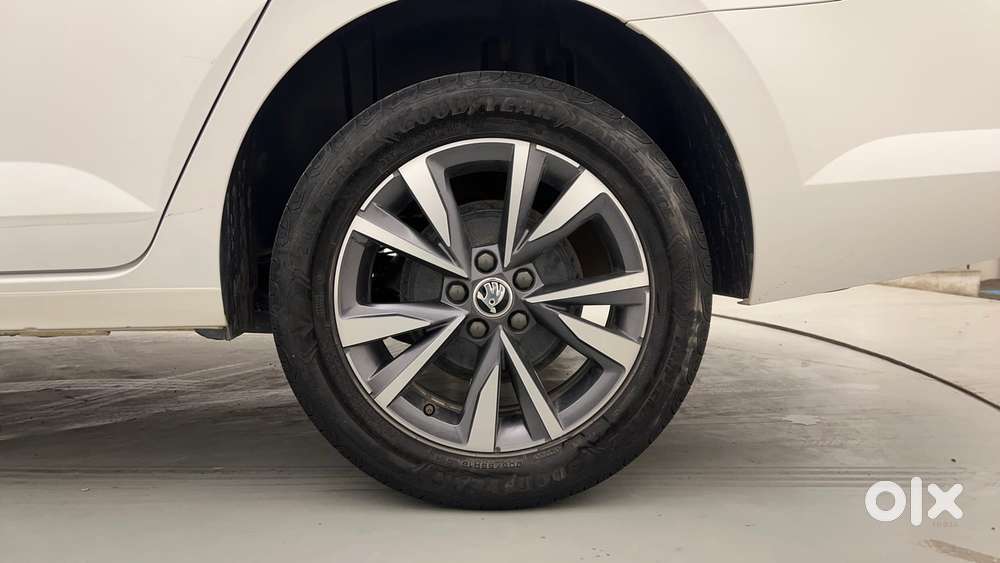Skoda Slavia Style 1.0l Tsi At, 2023, Petrol
