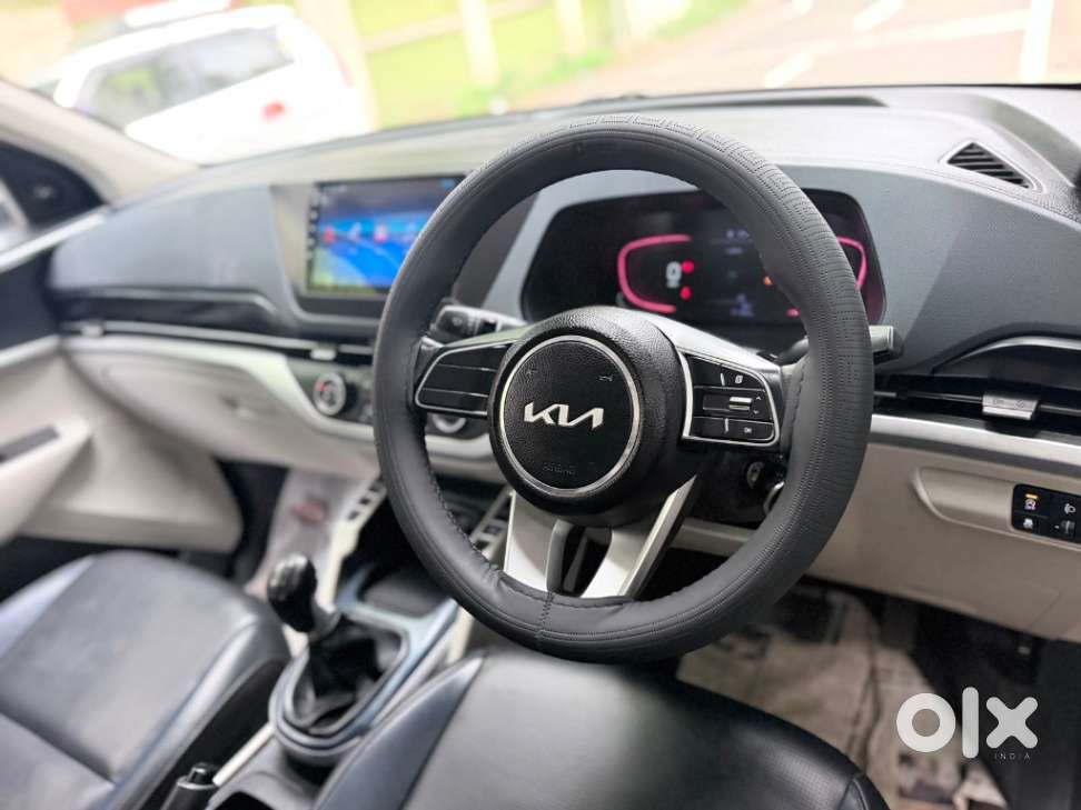 Kia Carens G 1.5 6mt Premium (o) 7-seater, 2023, Petrol