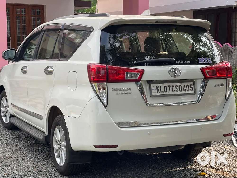Innova Crysta 2.4 V 7 Seater
