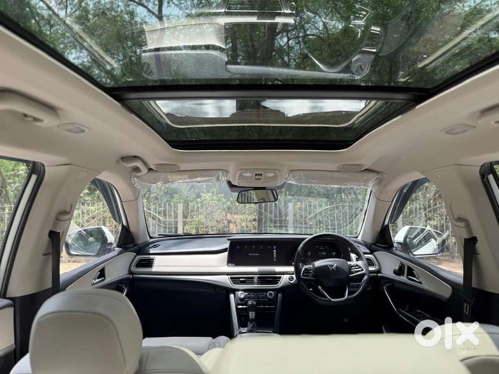 Mahindra Xuv700 2.0 Ax 7 Petrol At Luxury Pack Str, 2023, Petrol