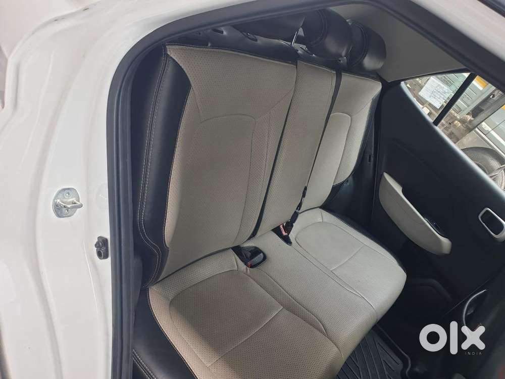Hyundai Venue 2023 Petrol 27383 Km Driven