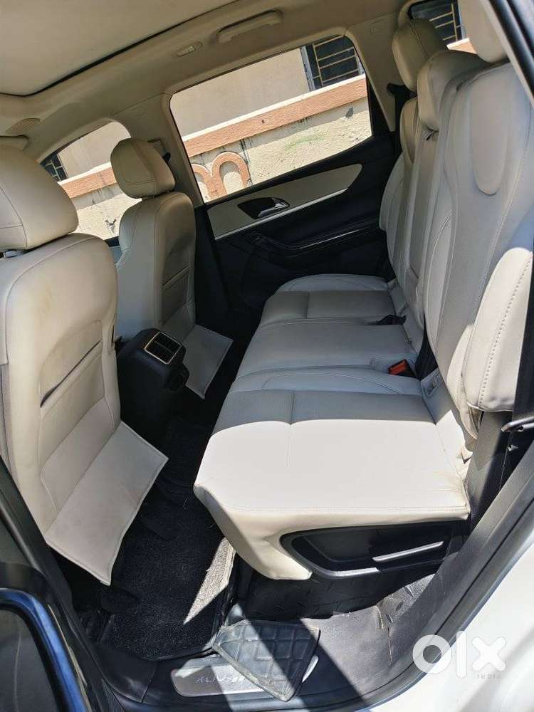 Mahindra Xuv700 2.2 Ax 7 Diesel Mt Luxury Pack Str, 2025, Diesel