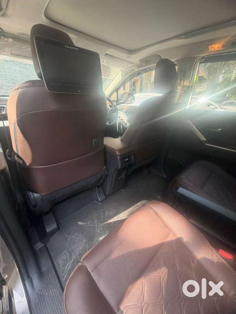 Toyota Innova Hycross 2.0 Zx (o) Hybrid 7 Str, 2025, Petrol