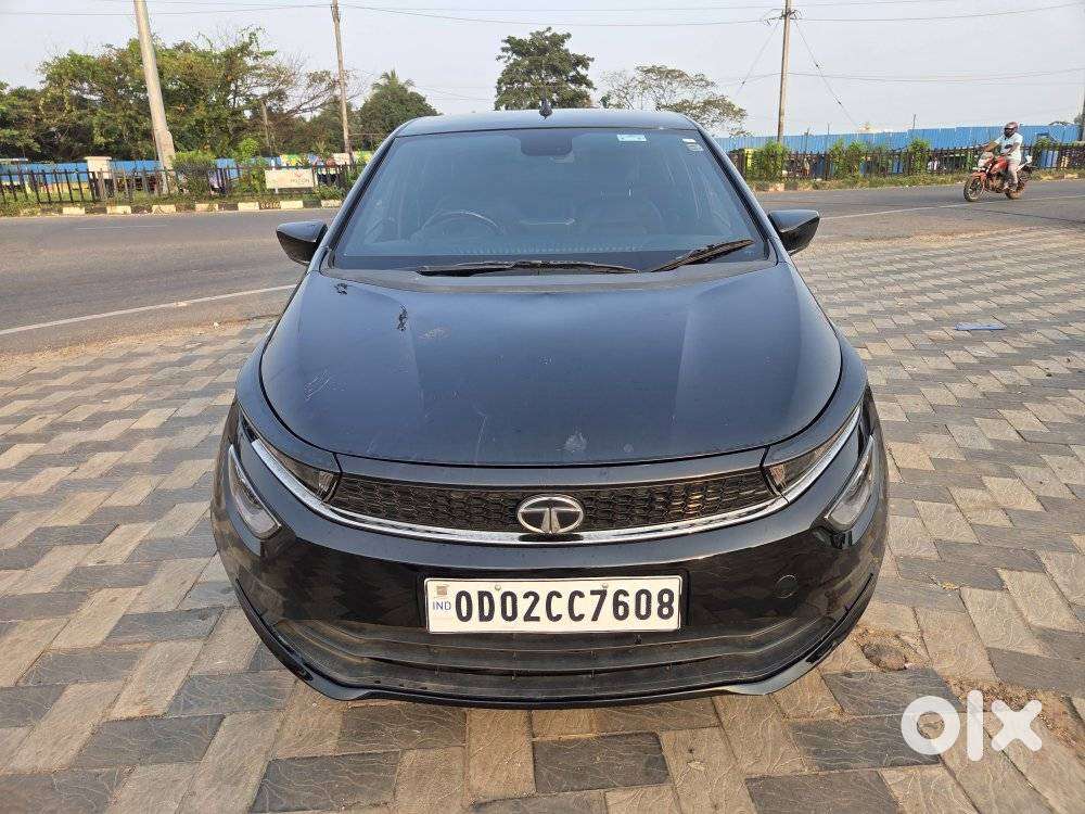 Tata Altroz 1.2 Xza Plus Dark Edition Dct, 2023, Petrol