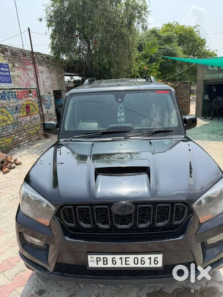 Mahindra Scorpio 2017 Variant S10