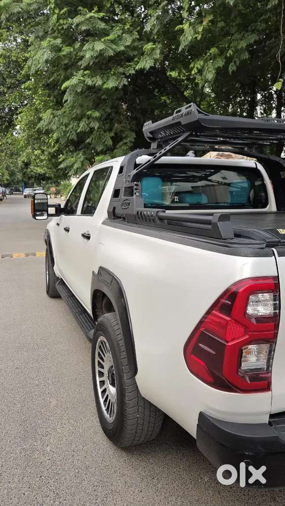 Toyota Hilux Black Edition 2025
