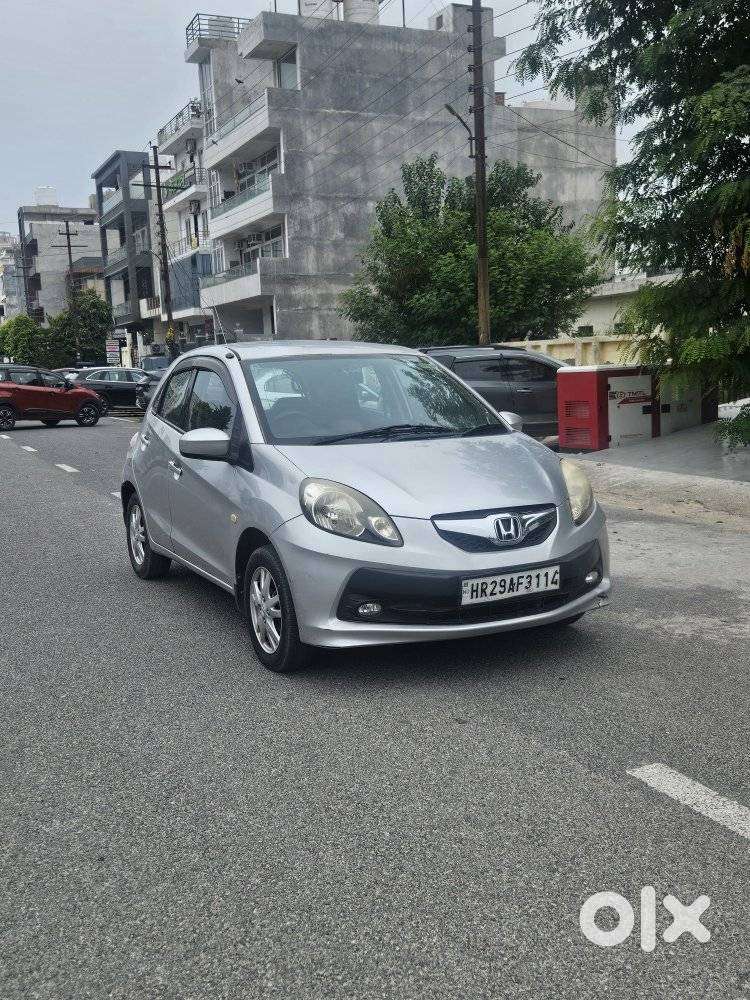 Honda Brio V Automatic, 2013, Petrol