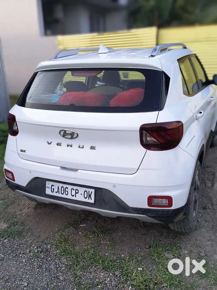 Hyundai Venue Sx Diesel (2020) White,1st Owner,insured Upto Feb 27.