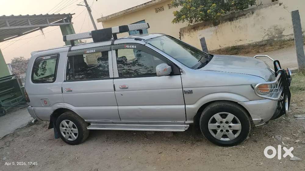 Tavera 2013
 Insurance 2027
10 Setar
Power Windows 
Goog Condition