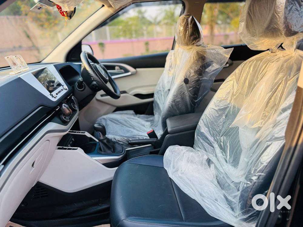 Kia Carens G 1.5 6mt Premium (o) 7-seater, 2025