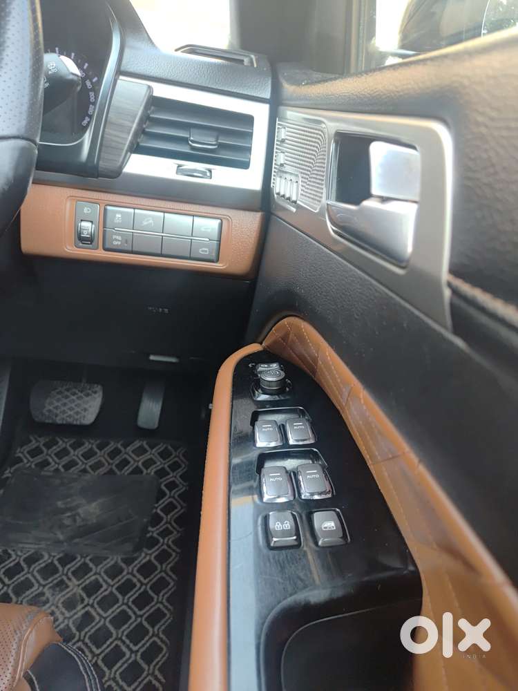 Mahindra Alturas G4 4wd At, 2021, Diesel