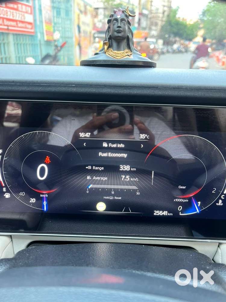 Mahindra Xuv700 2024 Petrol 25641 Km Driven