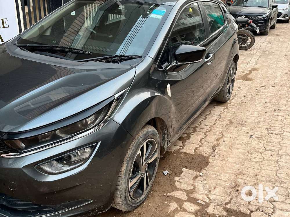 Selling My 2022 Tata Altroz Xza+ Dca – Top Model Automatic (petrol).