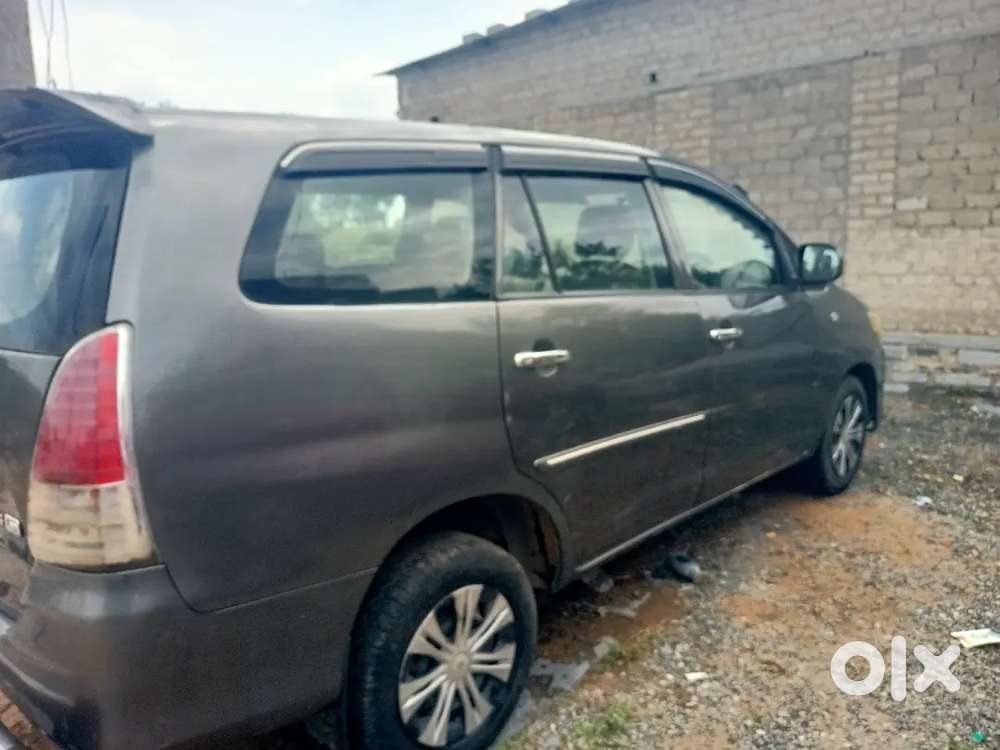 Toyota Innova 2011 Diesel 280000 Km