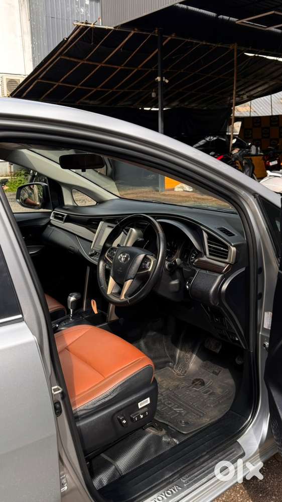 Innova Crysta 2.8z
