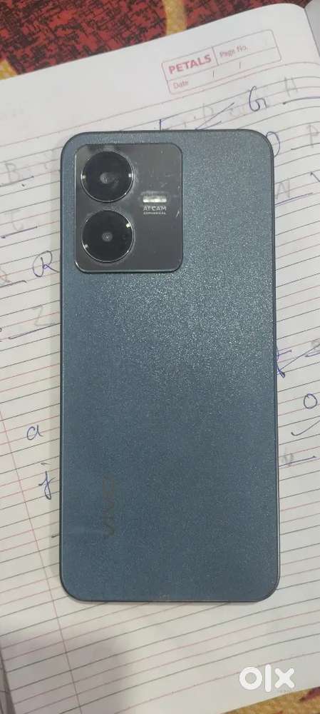 Mobile bechna hai very good condition