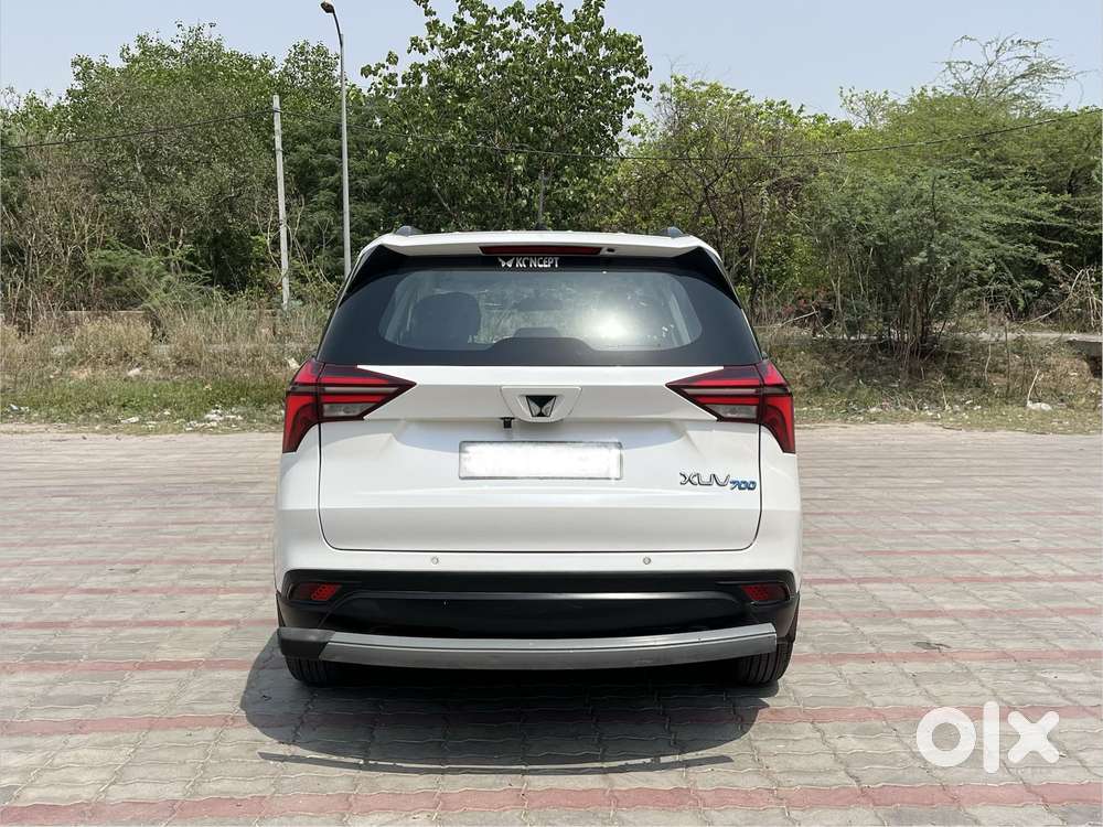 Mahindra Xuv700 2.0 Mx Petrol Mt 5 Str, 2023, Petrol