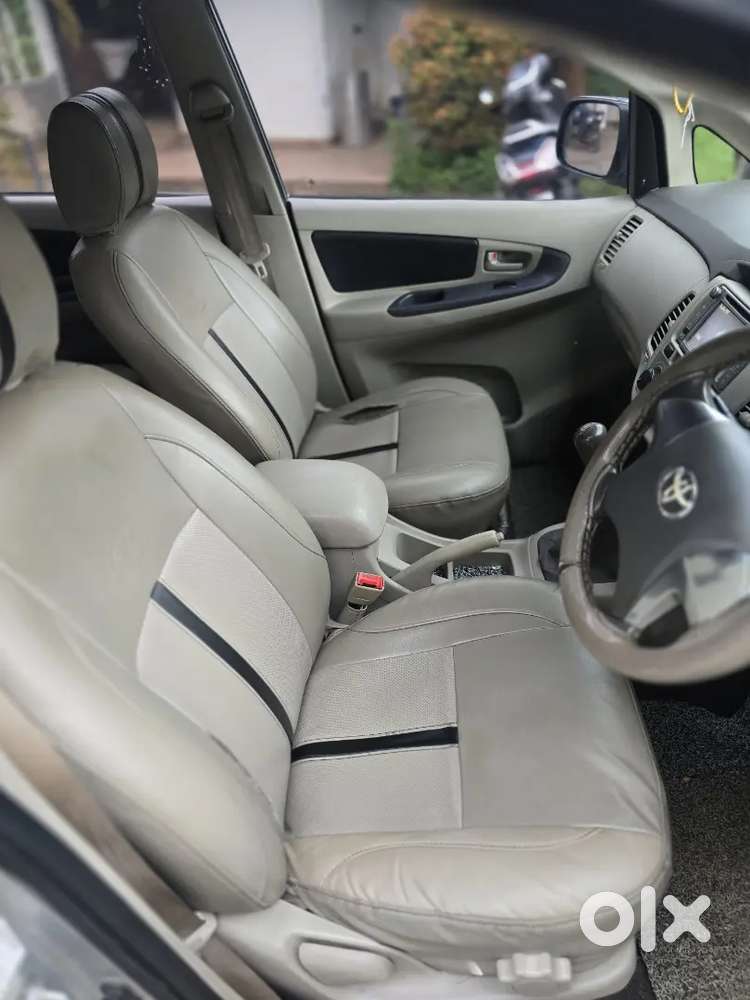 Toyota Innova 2.5 G 2014