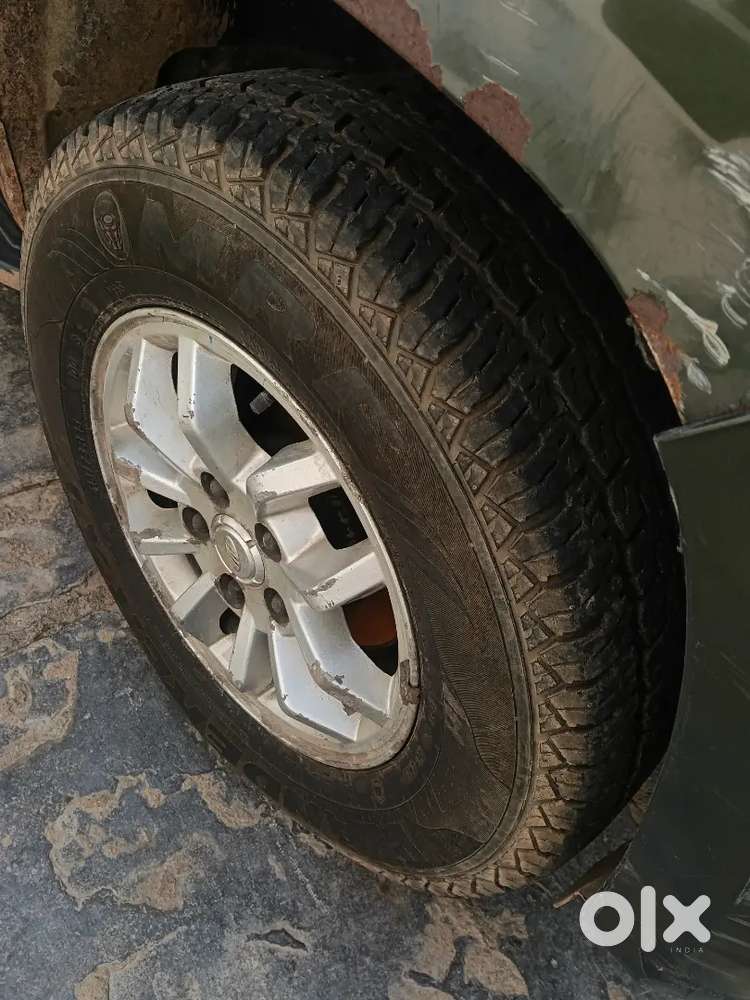 Mahindra Tuv 300 2017