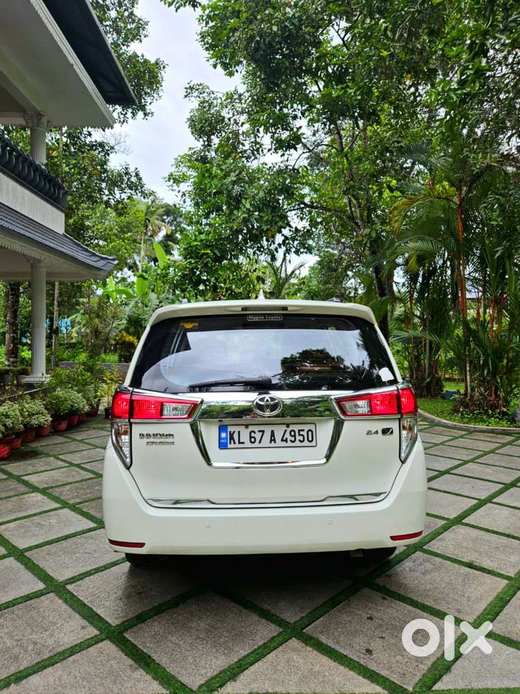 Toyota Innova Crysta 2.4 V, 2016, Diesel