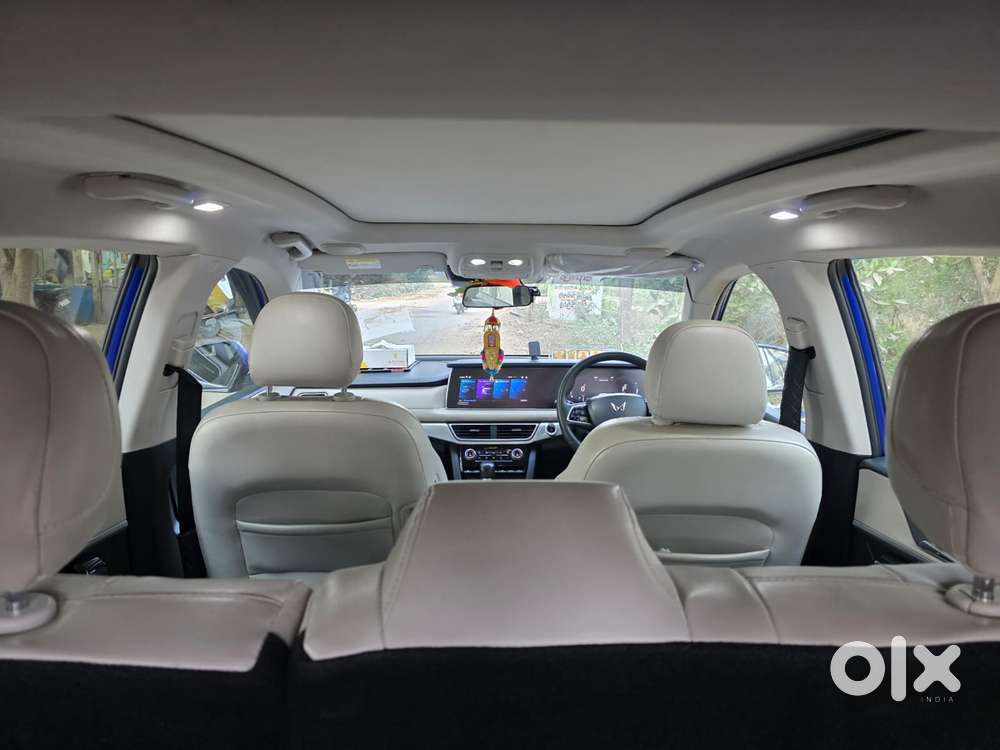 Mahindra Xuv700 2.2 Ax 7 Diesel At Luxury Pack Str Awd, 2022, Diesel