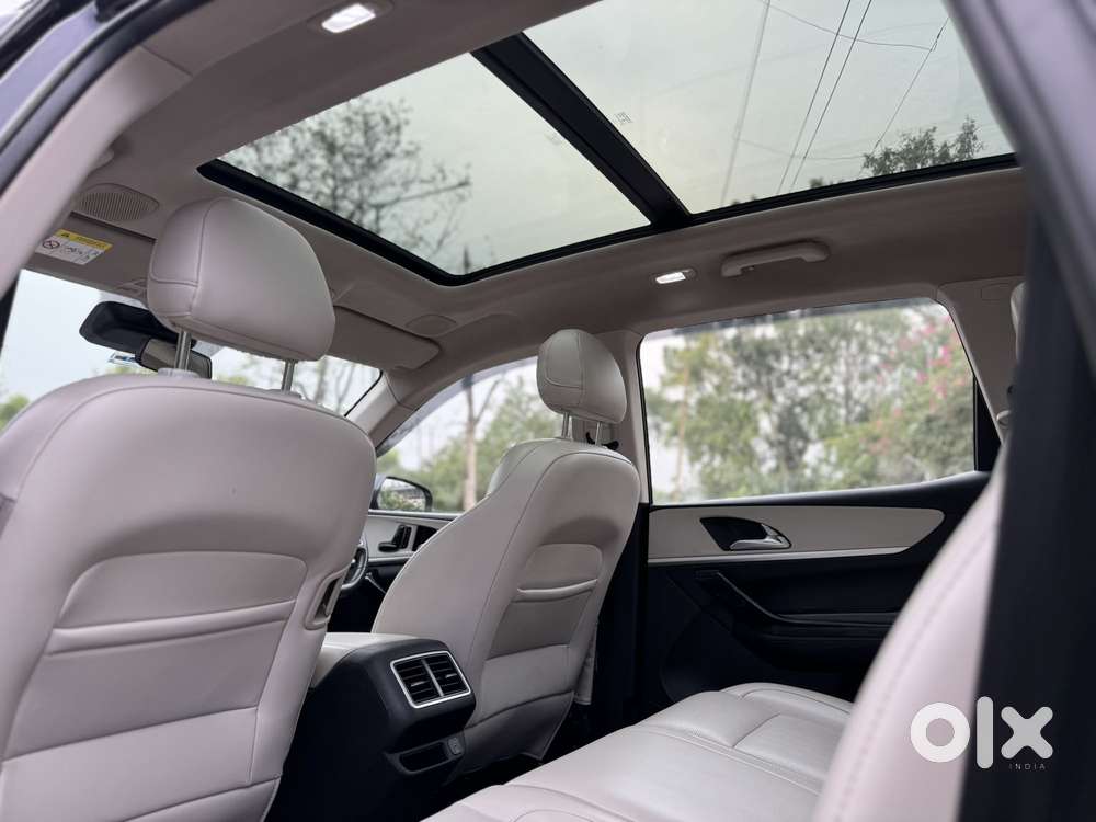 Mahindra Xuv700 2.0 Ax 7 Petrol At Luxury Pack Str, 2023, Petrol