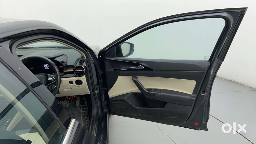 Skoda Slavia Style 1.0l Tsi At, 2022, Petrol
