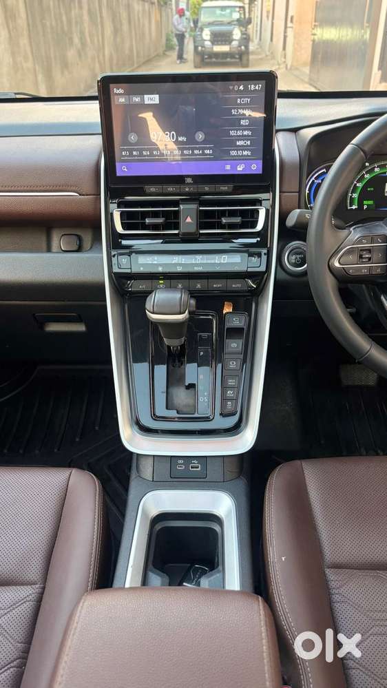 Toyota Innova Hycross, 2025, Petrol