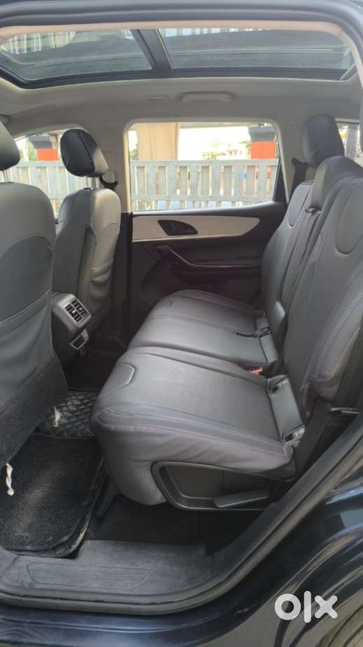 Mahindra Xuv700 2.0 Ax 5 Petrol Mt 7 Str, 2022, Petrol