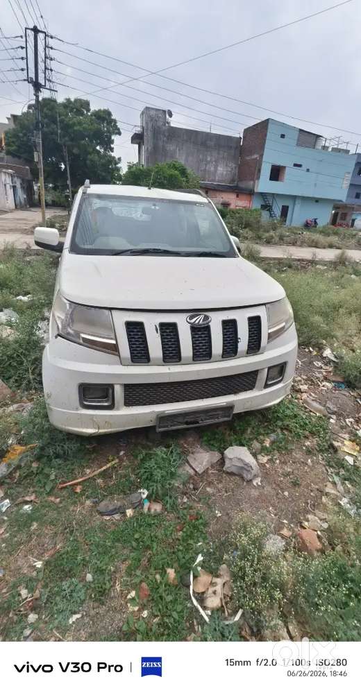 Mahindra Tuv 300 T8 2016 Finesh Ki Gadi Hai Or Denting Painting Magrhi