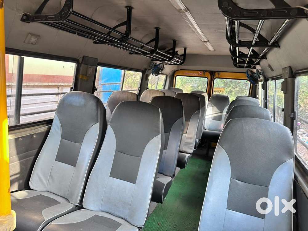 Force Traveller 17 Seater