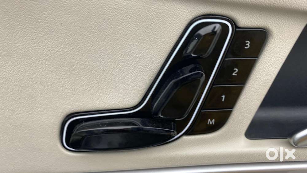 Mahindra Xuv700 2.0 Ax 7 Petrol At Str, 2024, Petrol