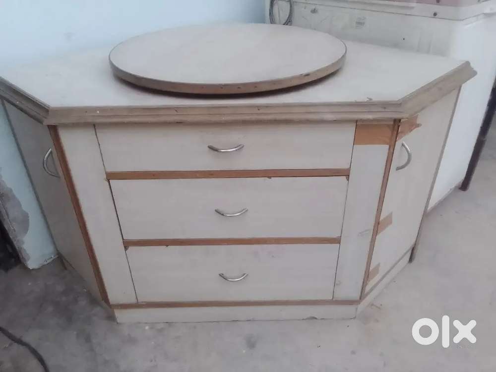 Tv trail / table mirror