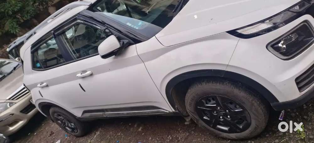 Hyundai Venue S(o) Plus 2025 Petrol 8400 Km Driven