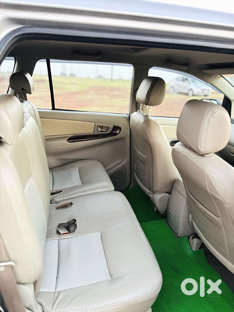 Toyota Innova 2.5 V 8 Str, 2012, Diesel