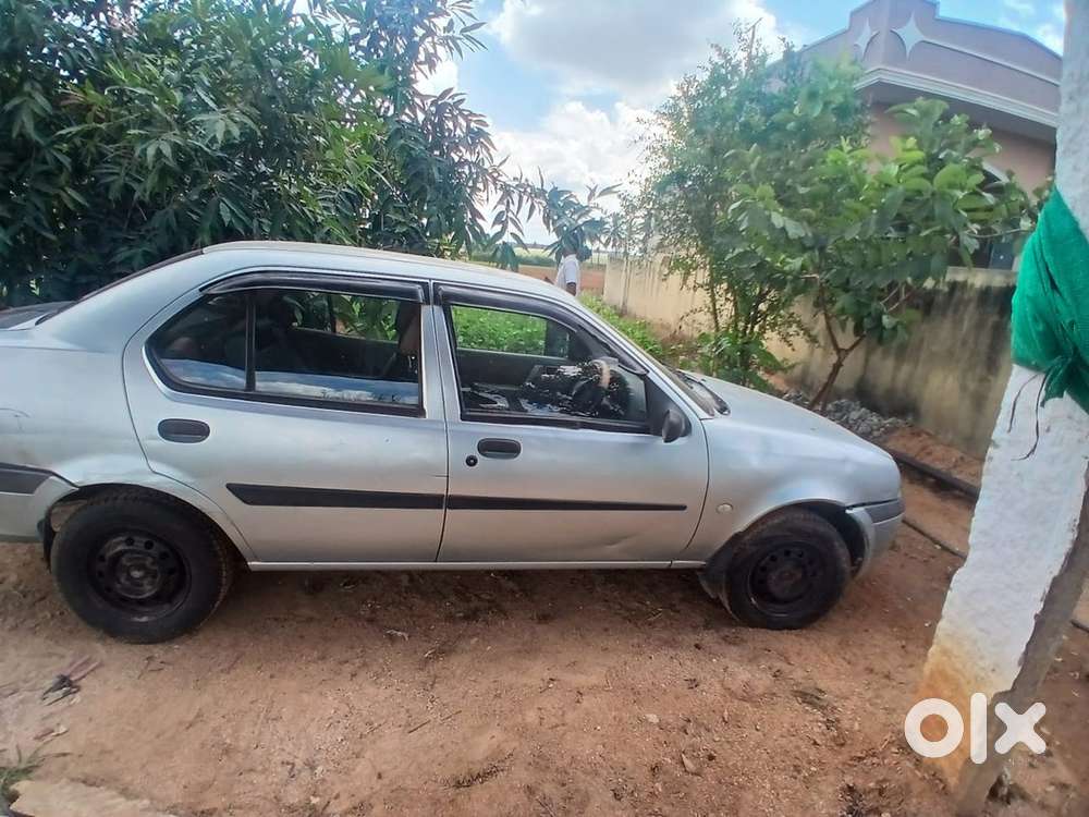 Ford Ikon 2005
