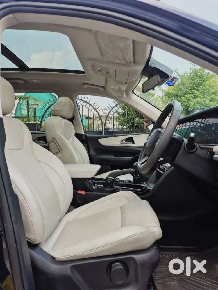 Mahindra Xuv700 2023 Diesel 24000 Km Driven