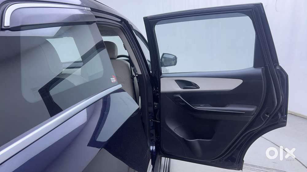 Mahindra Xuv700 2.2 Ax 5 Diesel Mt 7 Str, 2023, Diesel