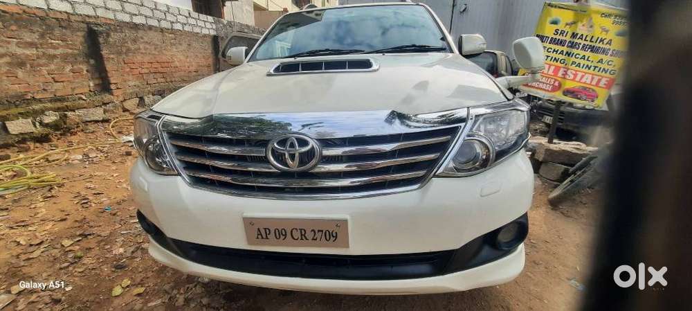 Toyota Fortuner 4x4 Manual Limited Edition, 2013, Diesel